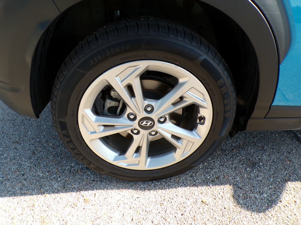 Certified 2022 Hyundai Kona SEL AWD/4WD image 21