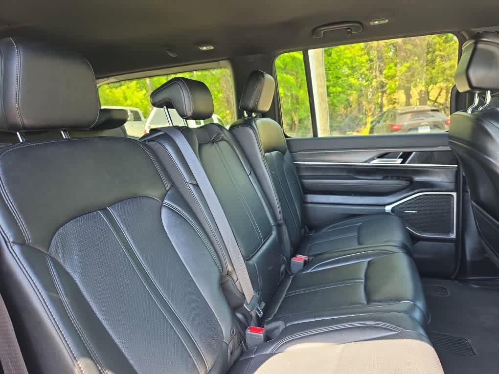 Used 2024 Jeep Wagoneer Series II w/ Flexible Seating Group RWD image 28