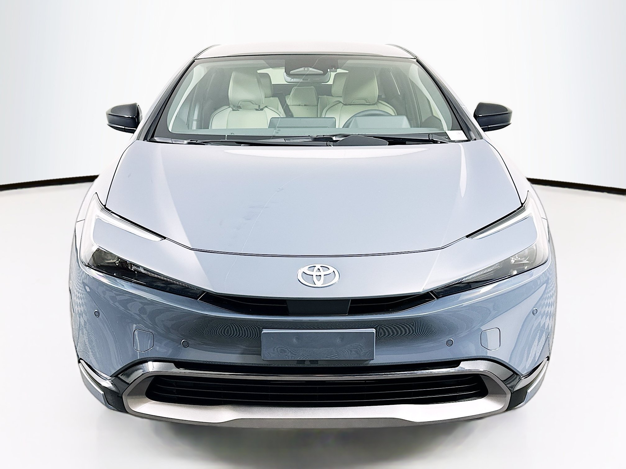 Used 2026 Toyota Prius XLE FWD image 2