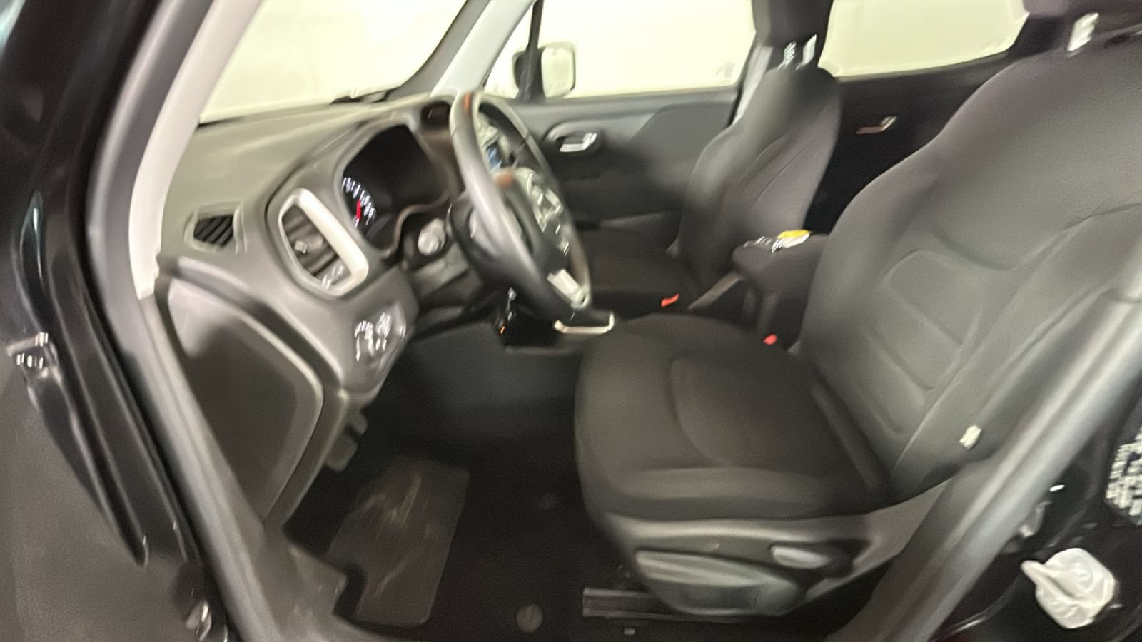 Used 2020 Jeep Renegade Latitude w/ Cold Weather Group AWD/4WD image 14