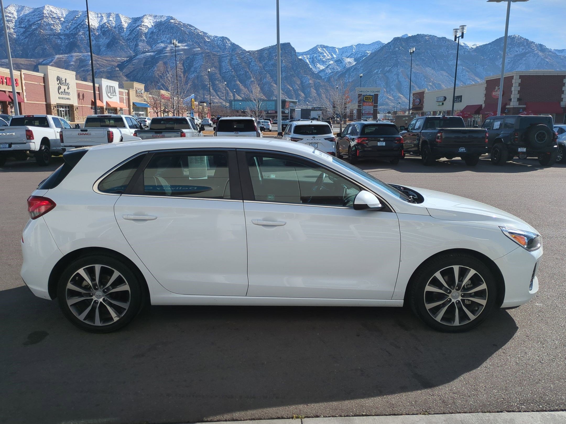 Used 2020 Hyundai Elantra GT image 2