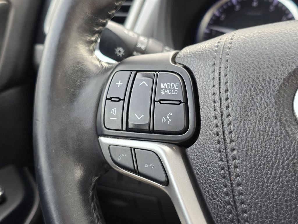 Used 2018 Toyota Highlander SE image 36