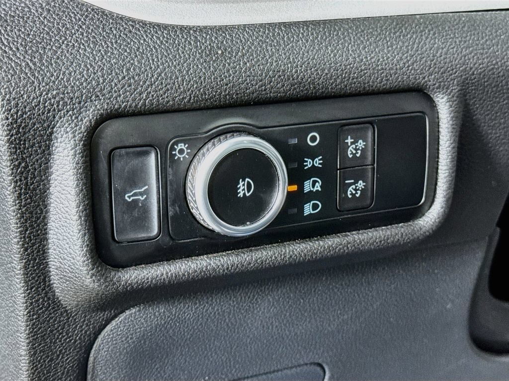 Used 2023 Ford Explorer XLT w/ Equipment Group 202A AWD/4WD image 17