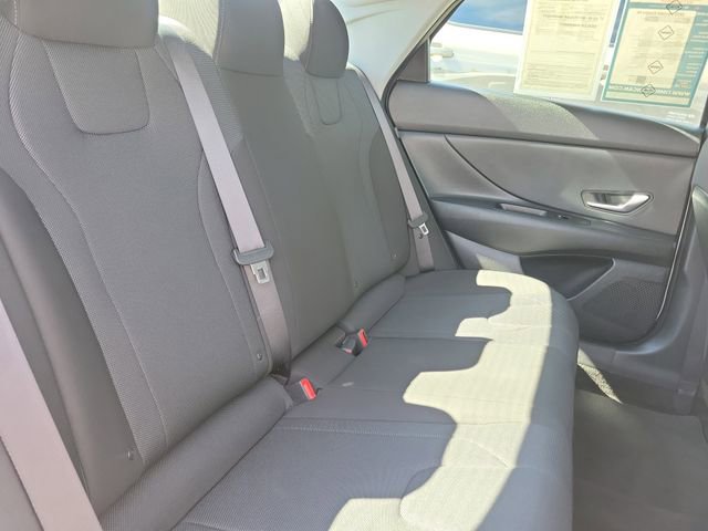 Certified 2025 Hyundai Elantra SE image 25