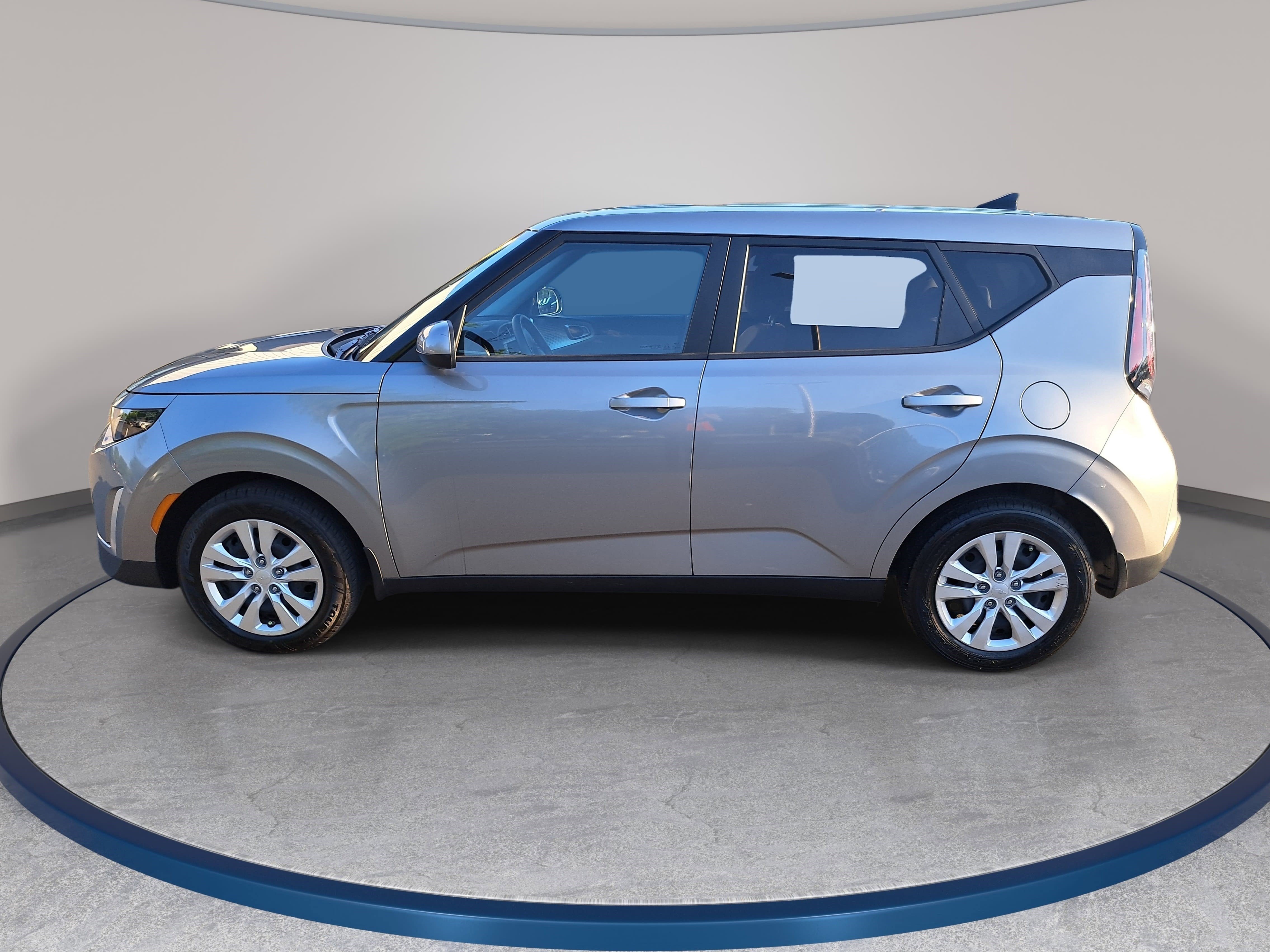 Used 2023 Kia Soul LX image 8