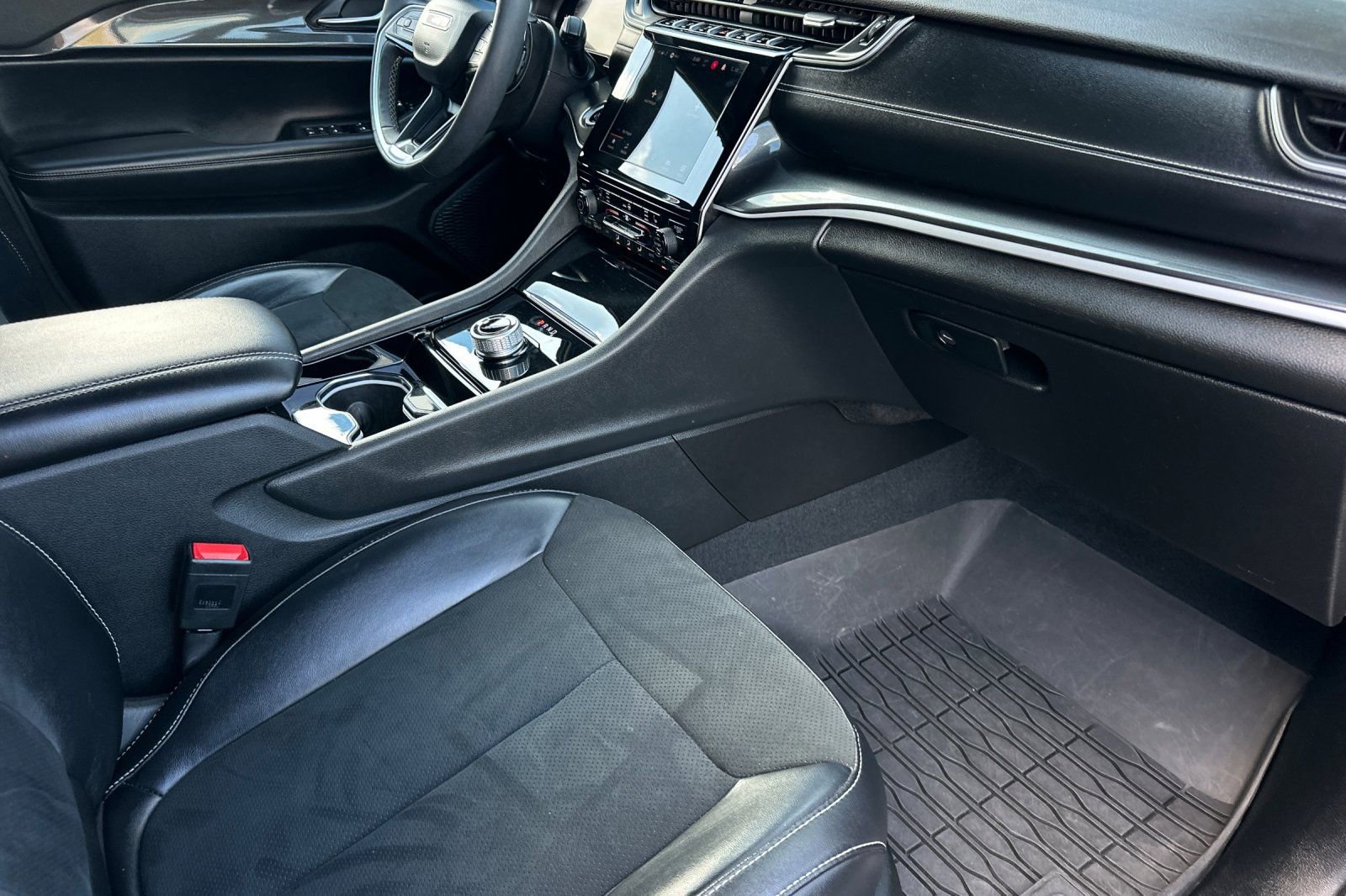 Used 2023 Jeep Grand Cherokee Altitude image 20