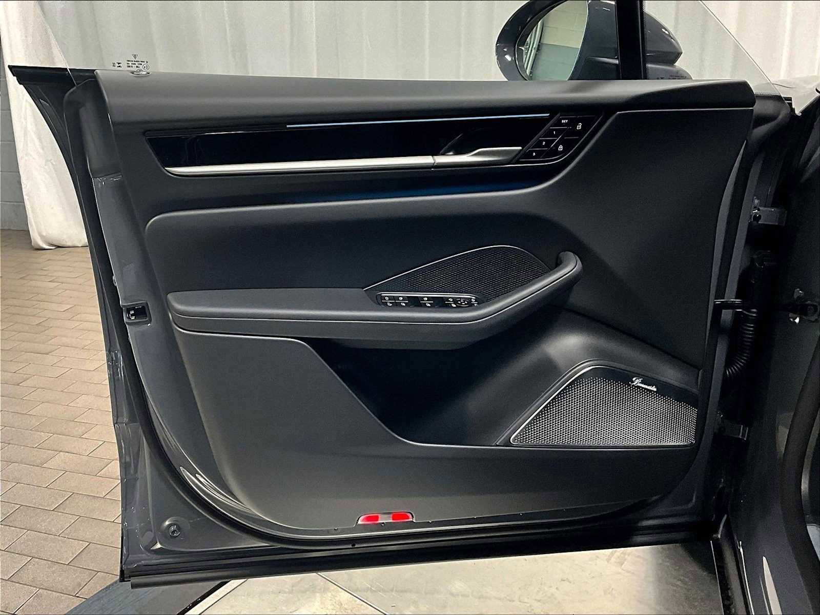 New 2026 Porsche Macan 4 Electric AWD/4WD image 22