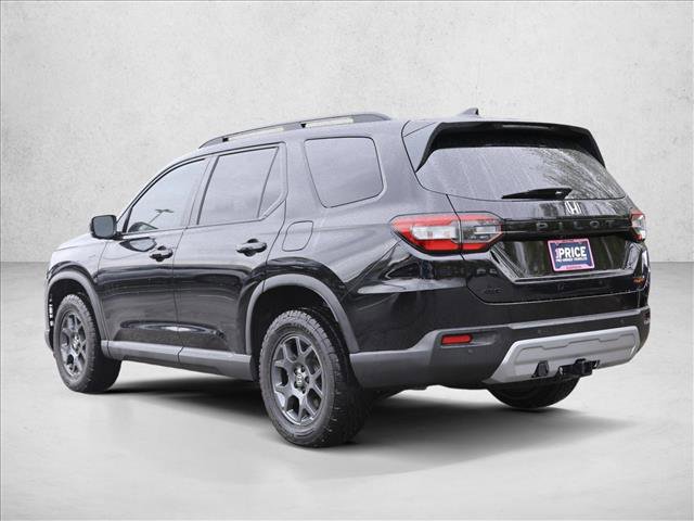 Used 2025 Honda Pilot TrailSport image 7