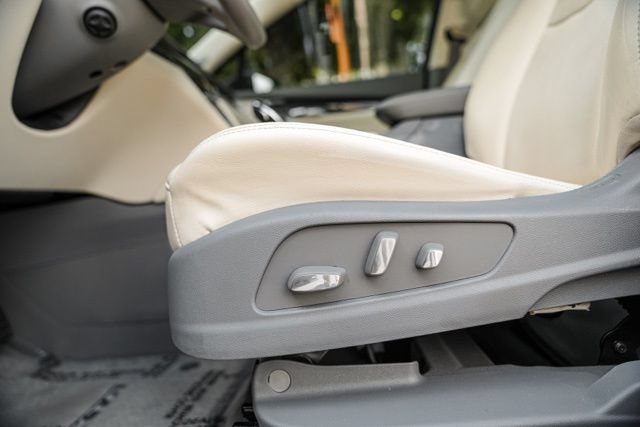 Used 2020 Cadillac XT6 Premium Luxury AWD/4WD image 39