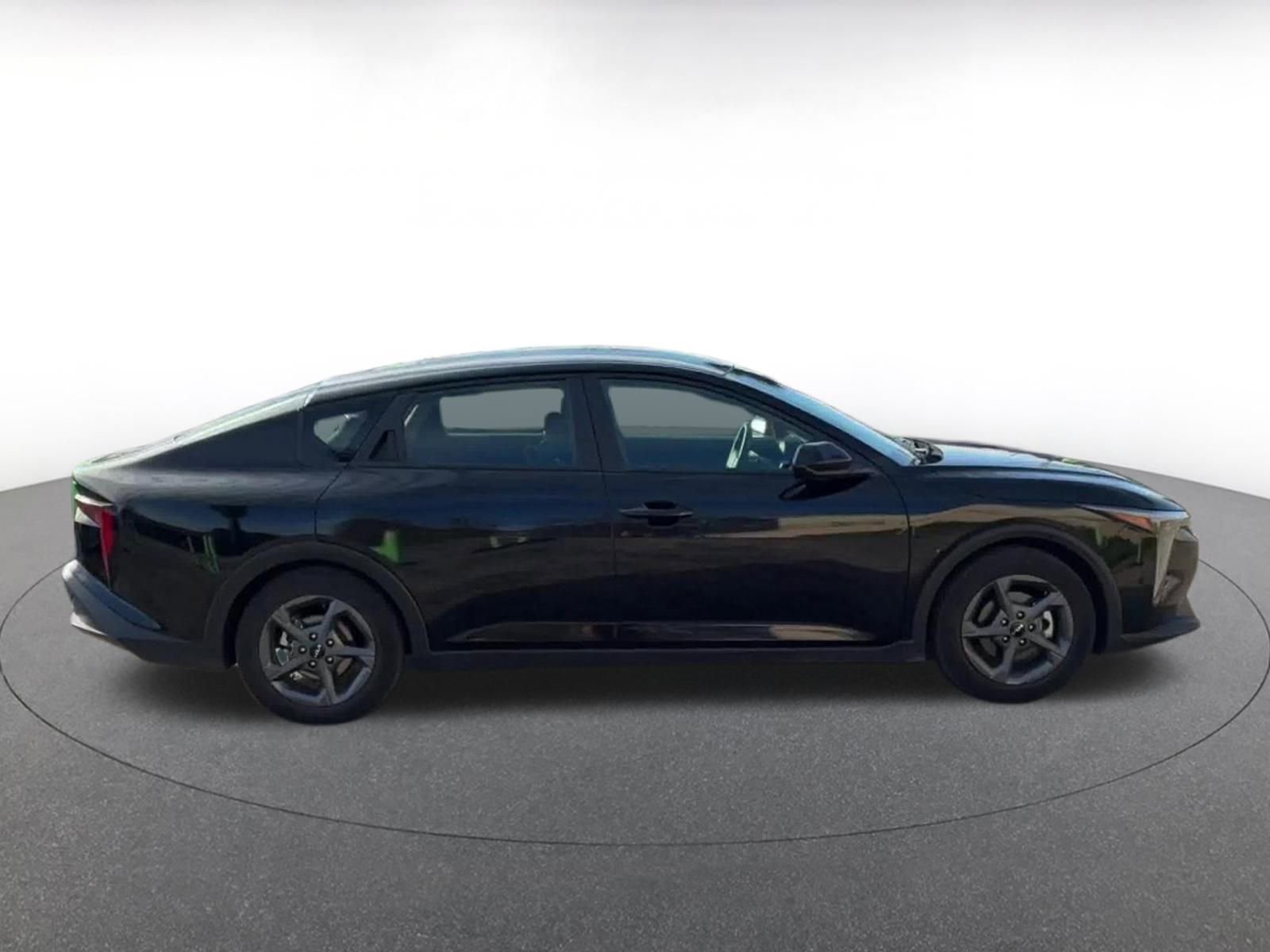 Used 2025 Kia K4 LXS image 16