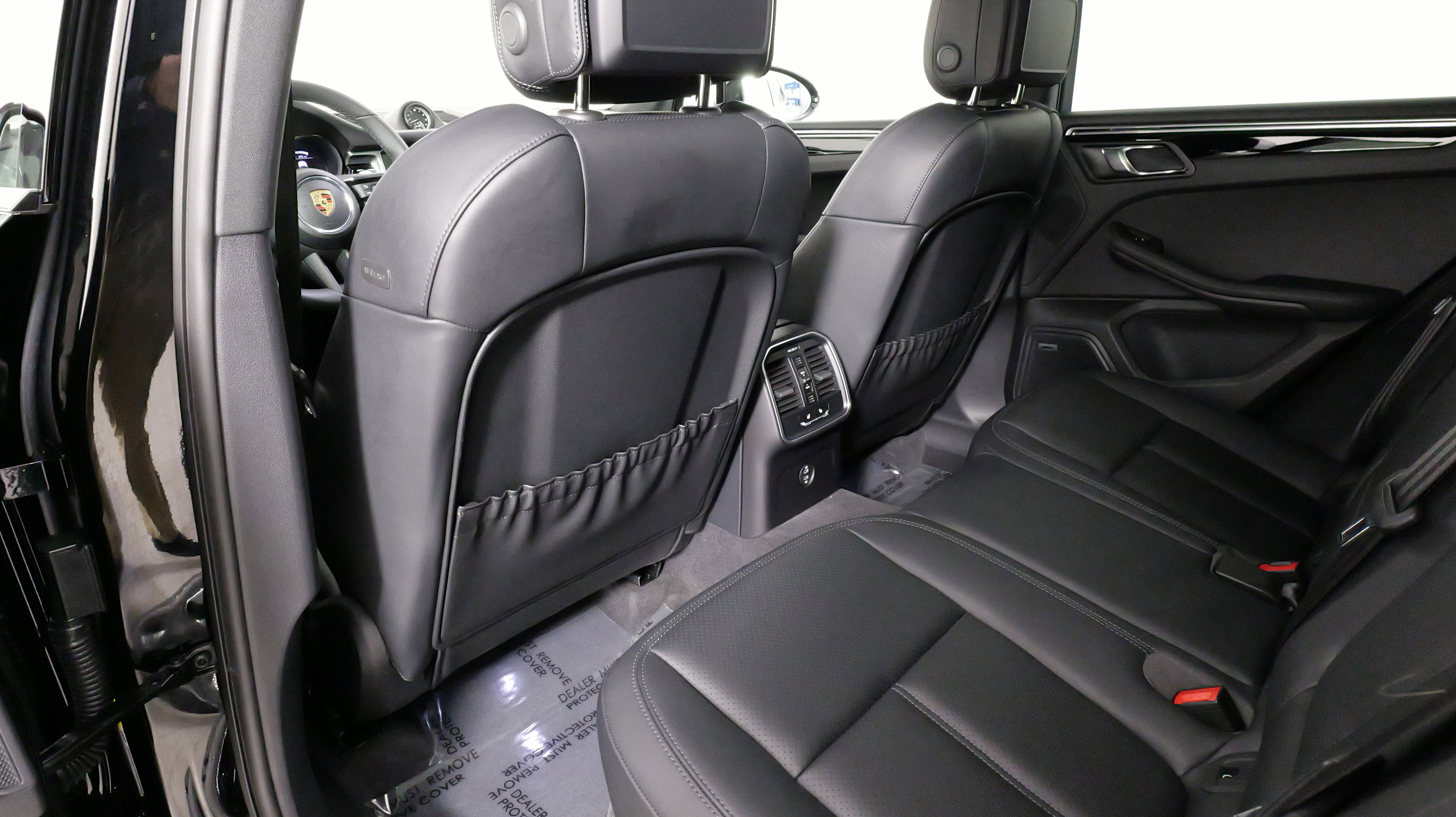 Used 2025 Porsche Macan image 38