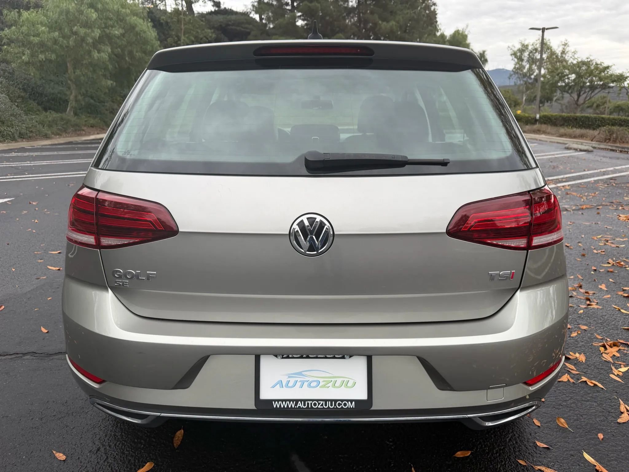 Used 2018 Volkswagen Golf SE image 4