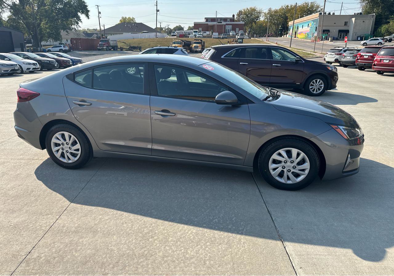 Used 2020 Hyundai Elantra SE w/ Cargo Package (C1) FWD image 5