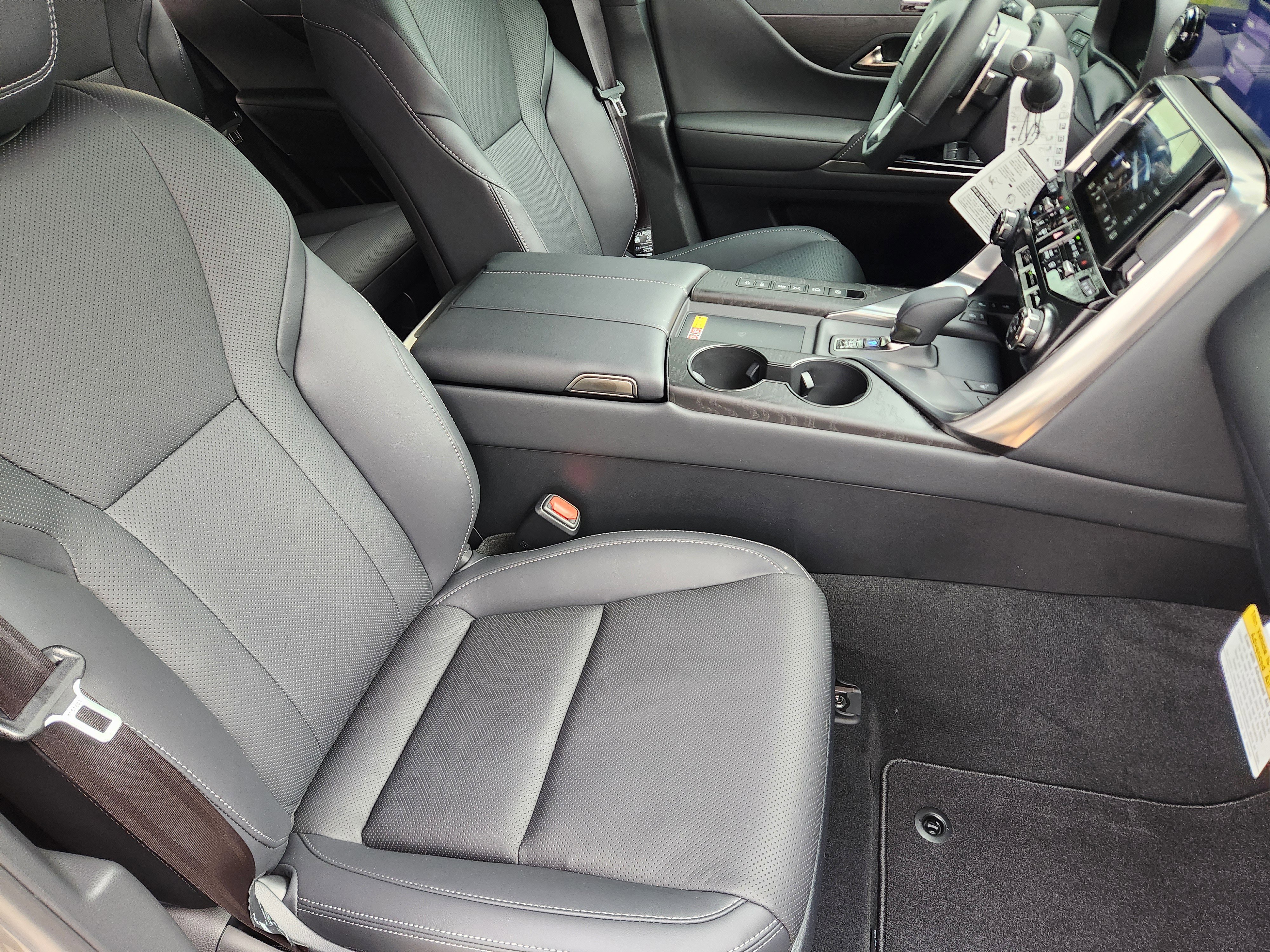 New 2026 Lexus LX 700h Luxury image 9