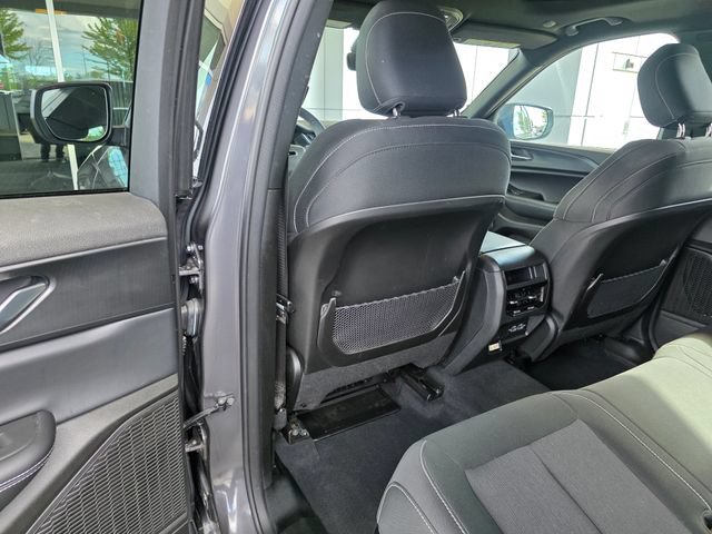 Used 2025 Jeep Grand Cherokee Laredo X w/ Luxury Tech Group I AWD/4WD image 17