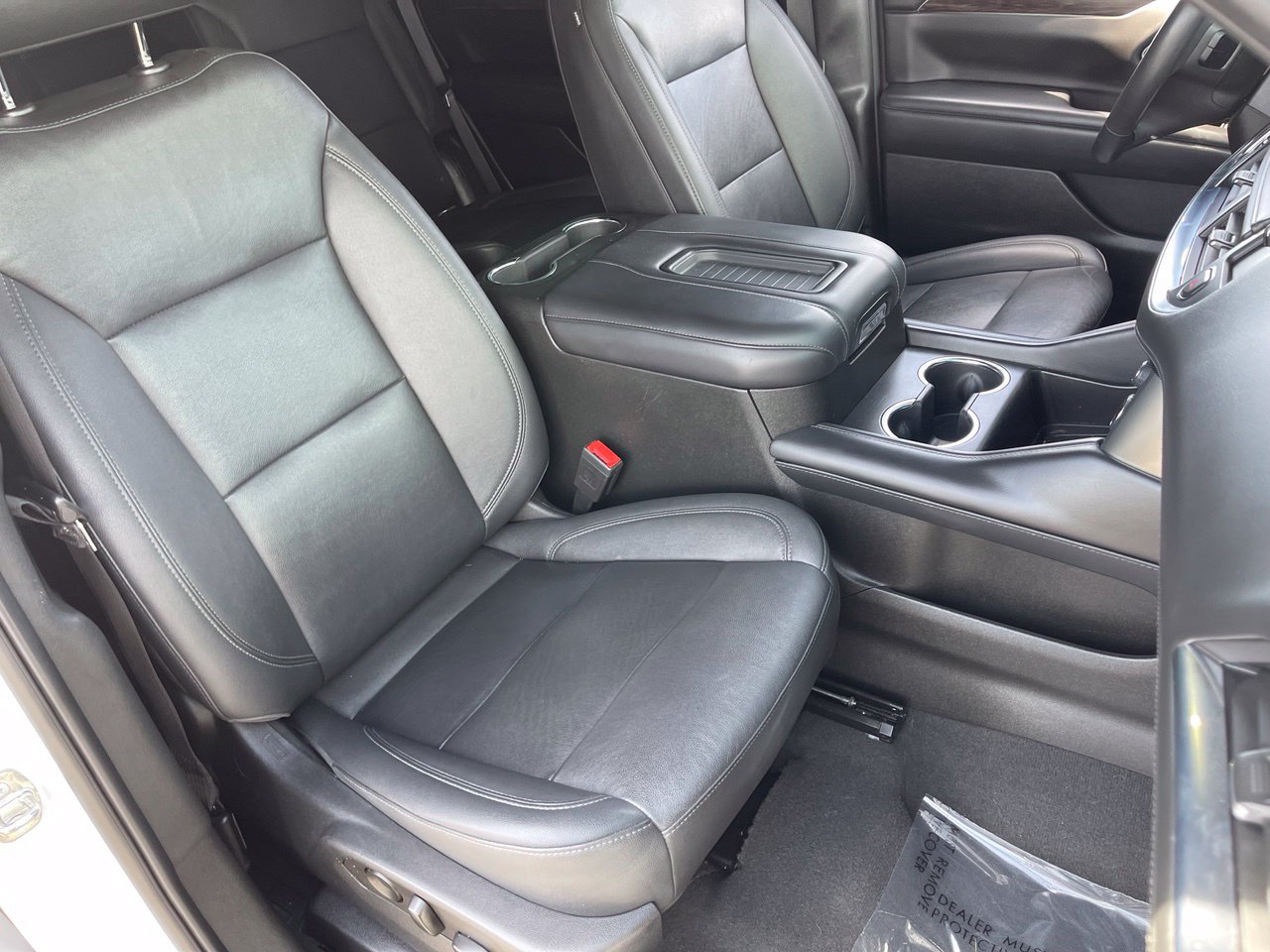Used 2022 Chevrolet Tahoe Z71 w/ Luxury Package AWD/4WD image 11