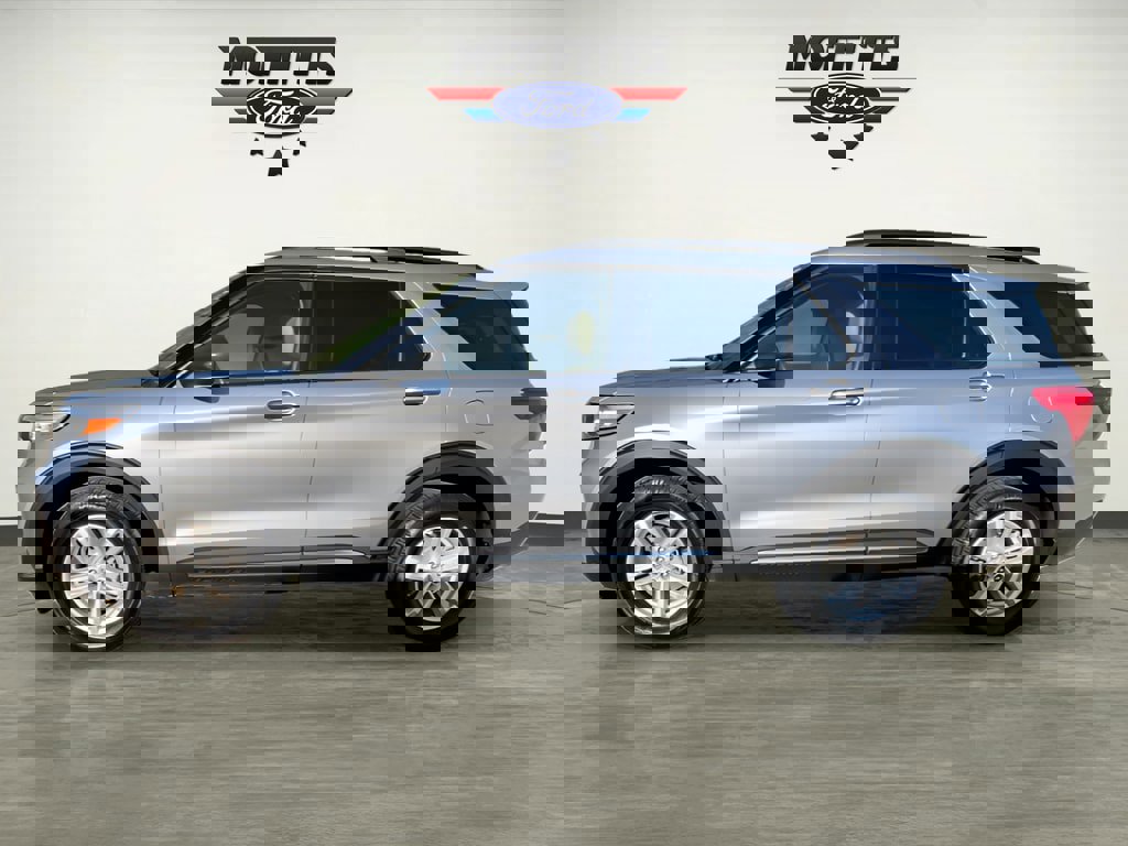 Used 2020 Ford Explorer XLT w/ Equipment Group 202A image 2