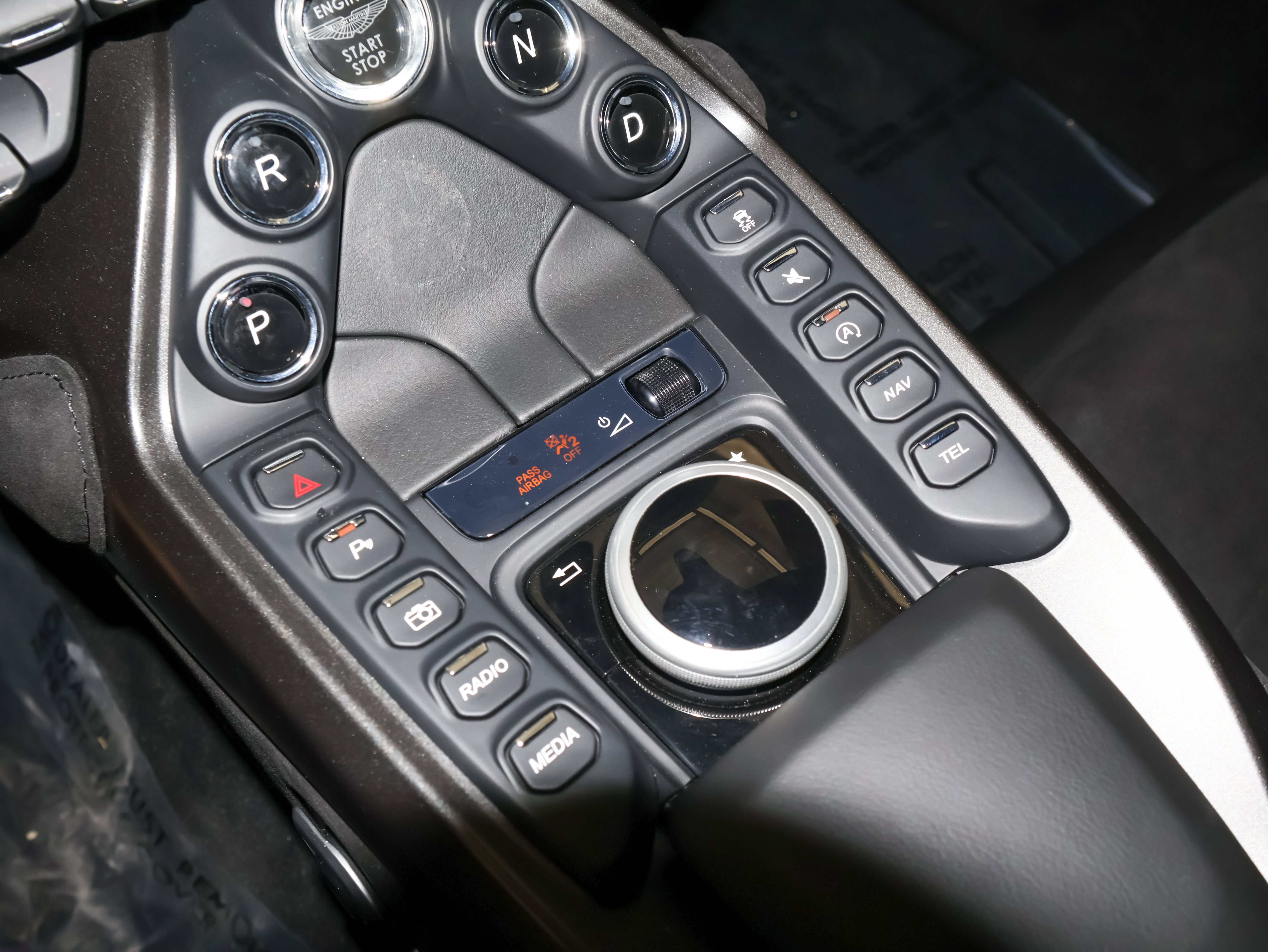 Used 2021 Aston Martin V8 Vantage Coupe RWD image 22