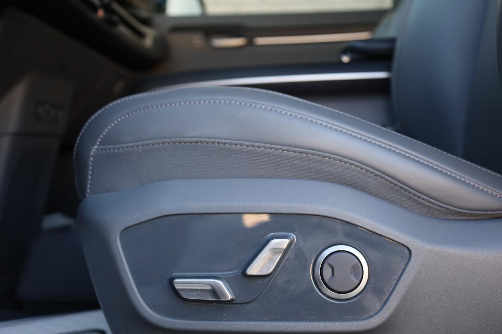 Used 2024 Kia EV9 Light Long Range RWD image 14