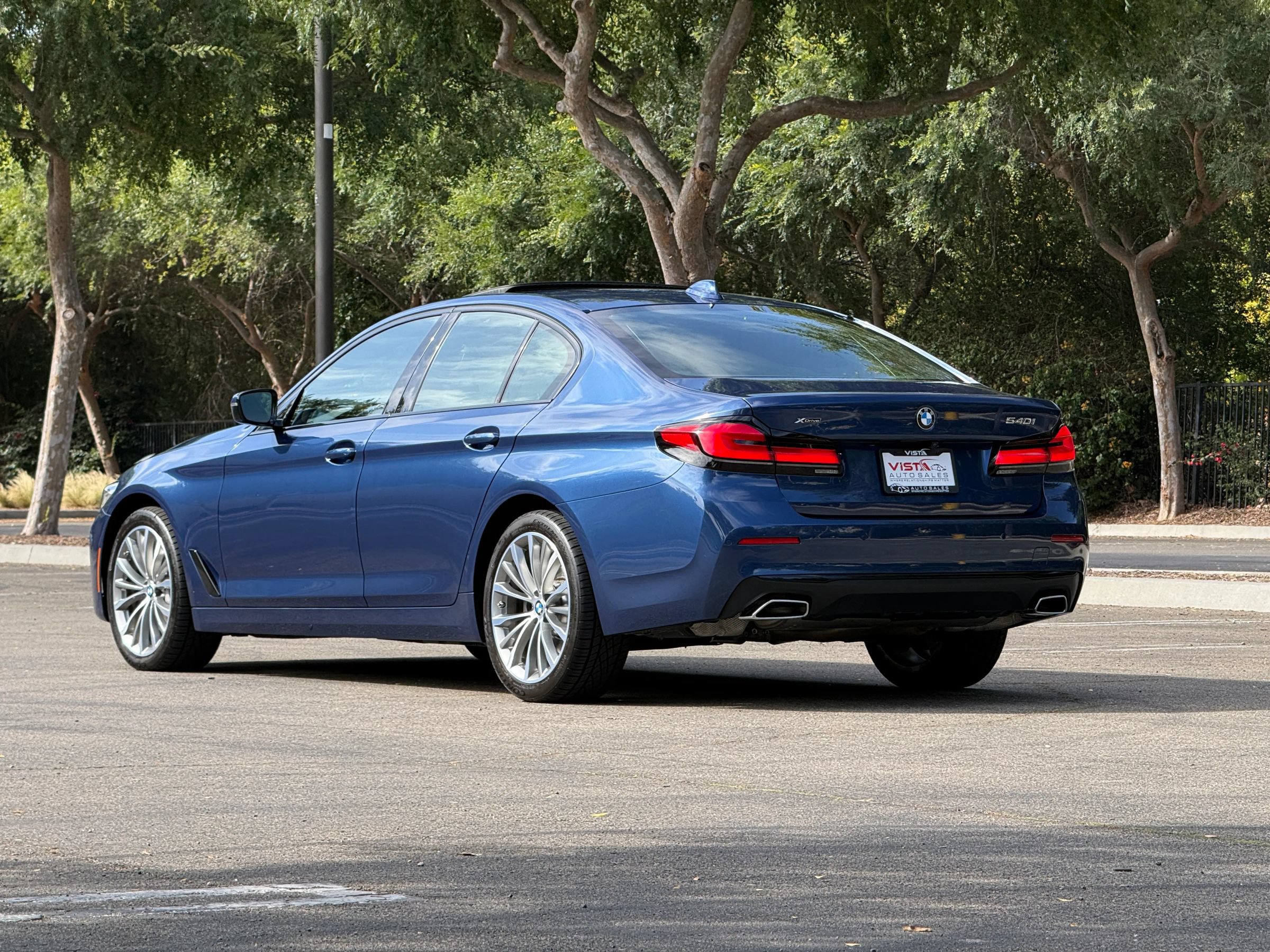 Used 2023 BMW 540i xDrive w/ Executive Package AWD/4WD image 3