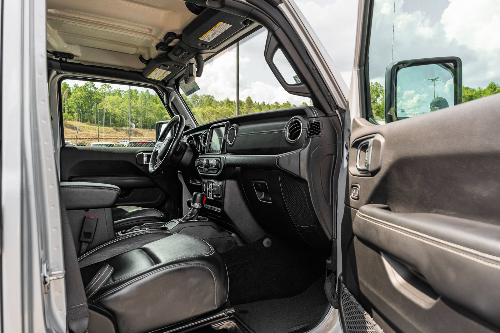 Used 2023 Jeep Wrangler Unlimited Sahara w/ Cold Weather Group AWD/4WD image 11