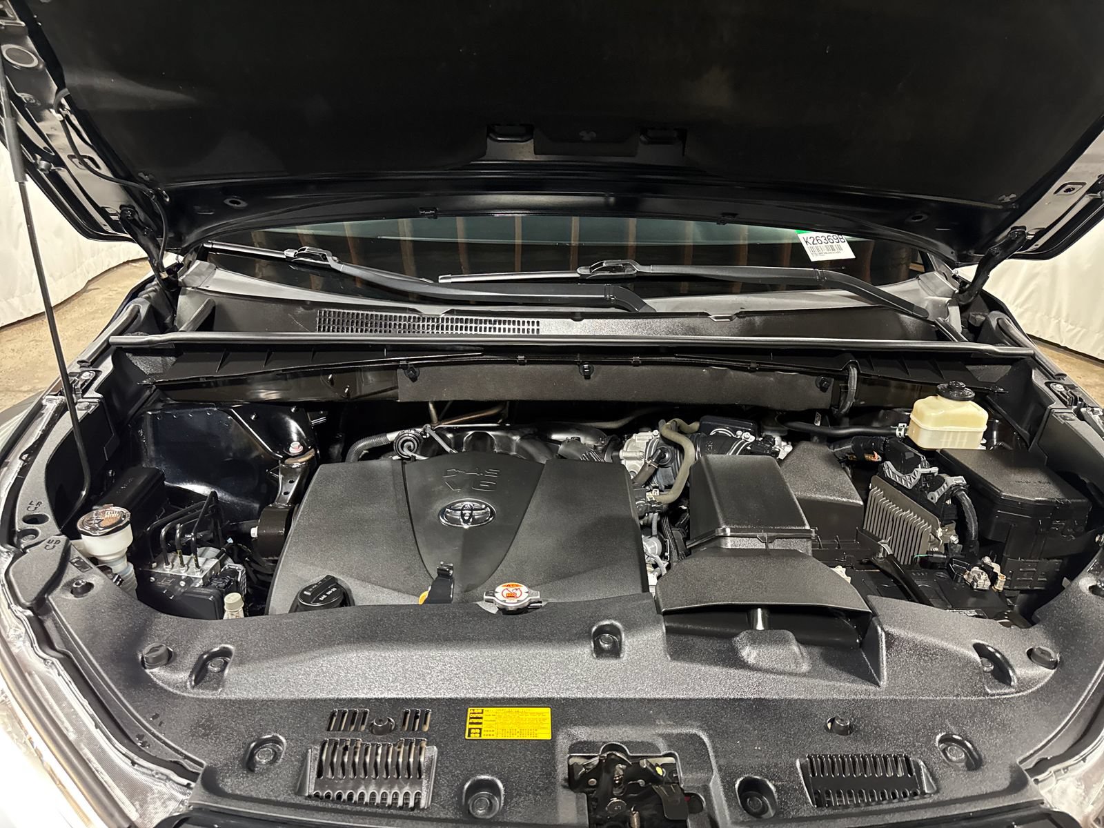 Used 2018 Toyota Highlander XLE AWD/4WD image 28