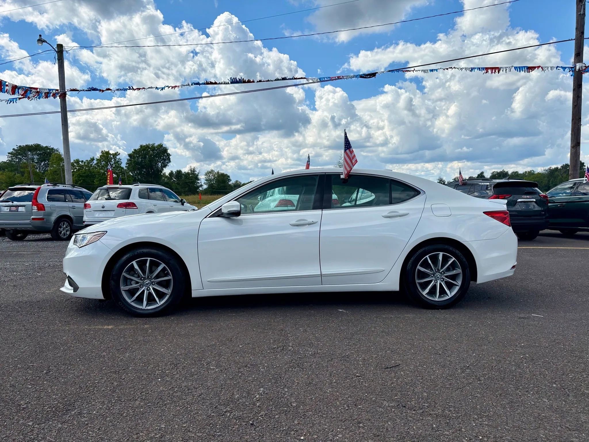 Used 2018 Acura TLX image 2