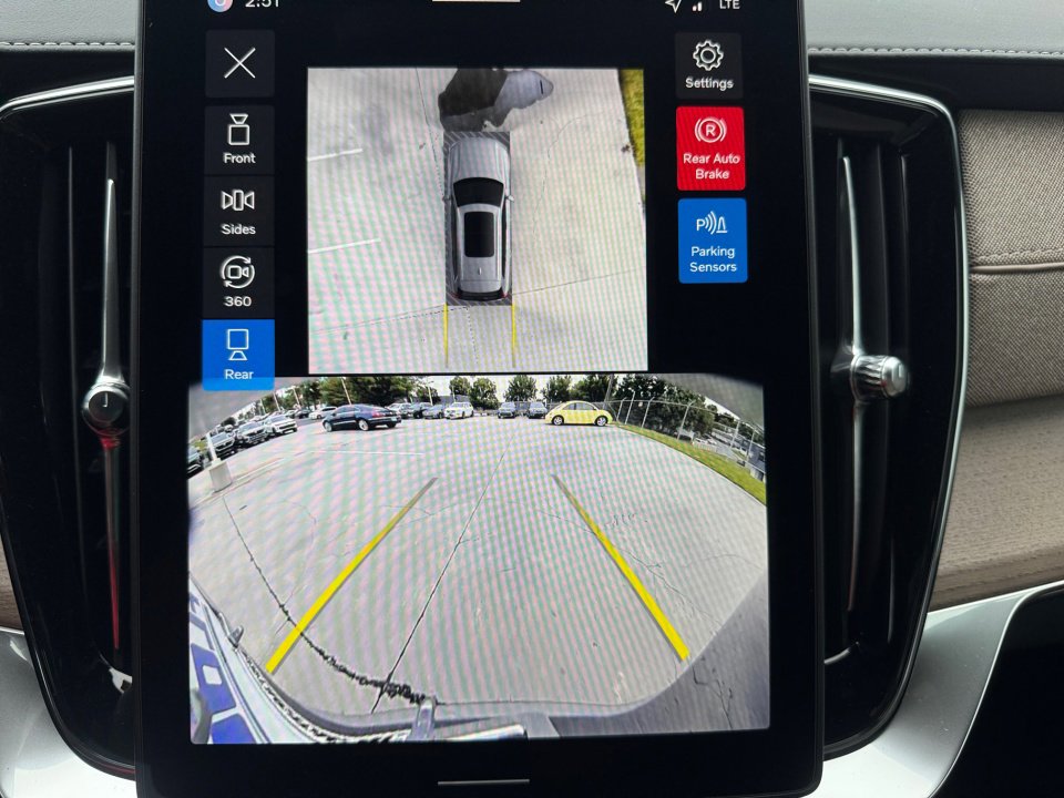 New 2026 Volvo XC90 B6 Plus w/ Protection Package Premier image 19