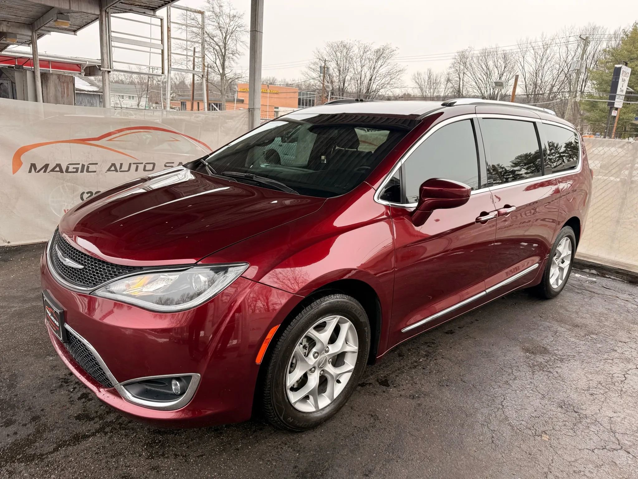 Used 2020 Chrysler Pacifica Touring-L image 8