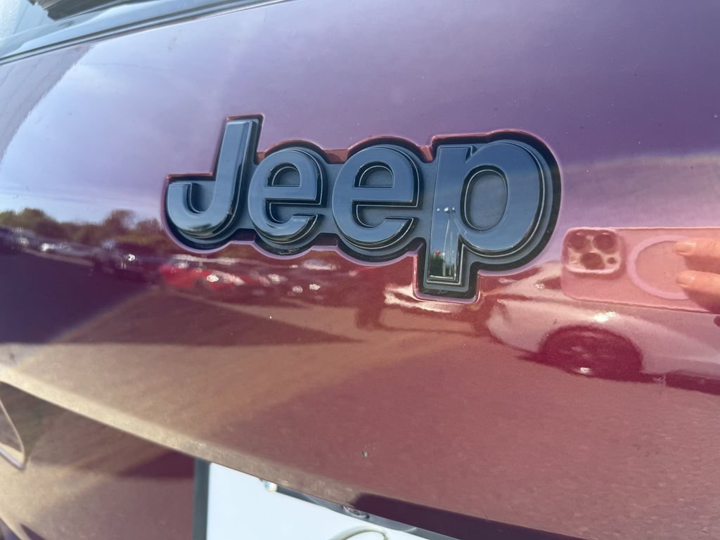 Used 2024 Jeep Grand Cherokee L Altitude AWD/4WD image 11