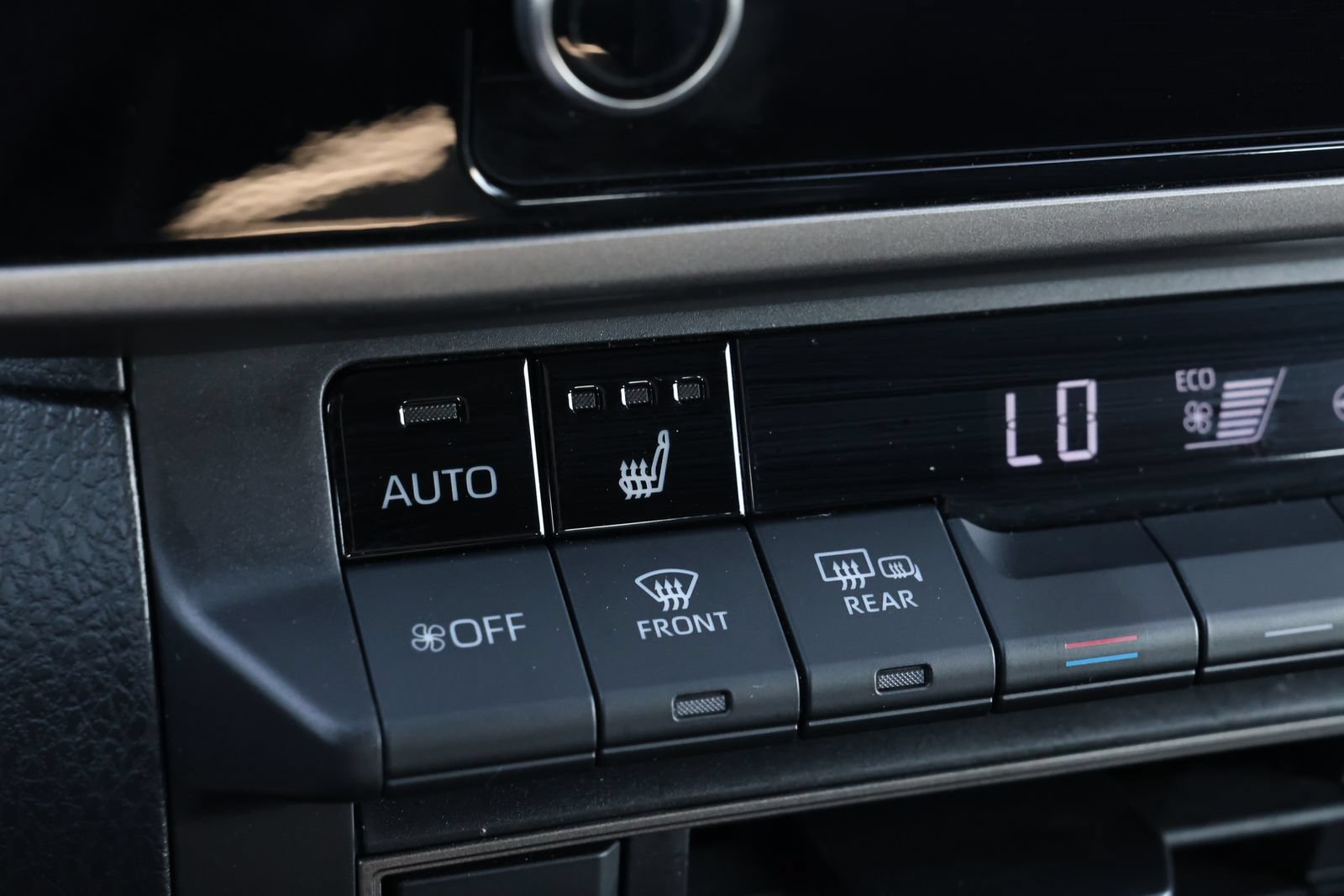 Used 2025 Toyota Camry SE w/ Convenience Package AWD/4WD image 4