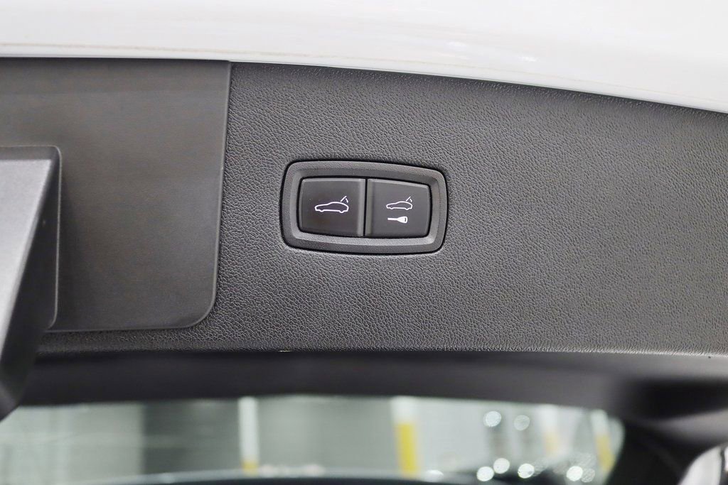 Used 2022 Porsche Cayenne Platinum Edition image 41