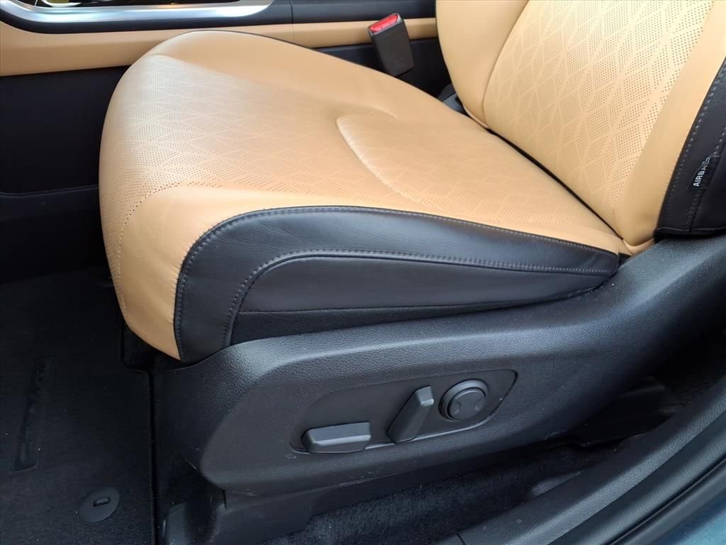 Used 2024 Kia Carnival EX image 18