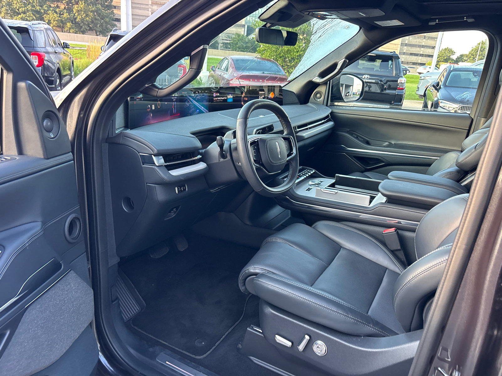 New 2026 Lincoln Navigator Reserve w/ Jet Appearance Package AWD/4WD image 24