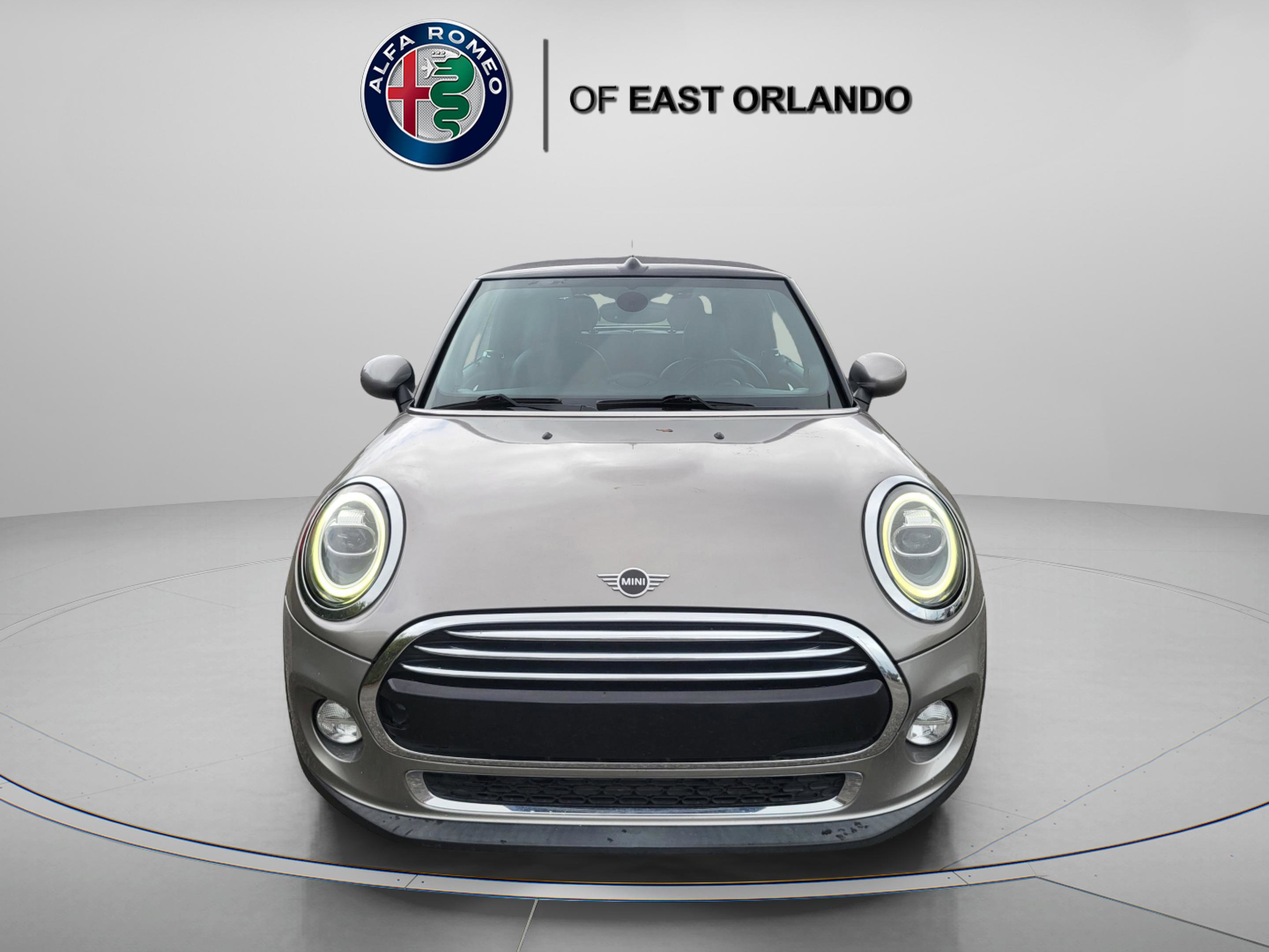 Used 2019 MINI Cooper Convertible w/ Premium Package image 4