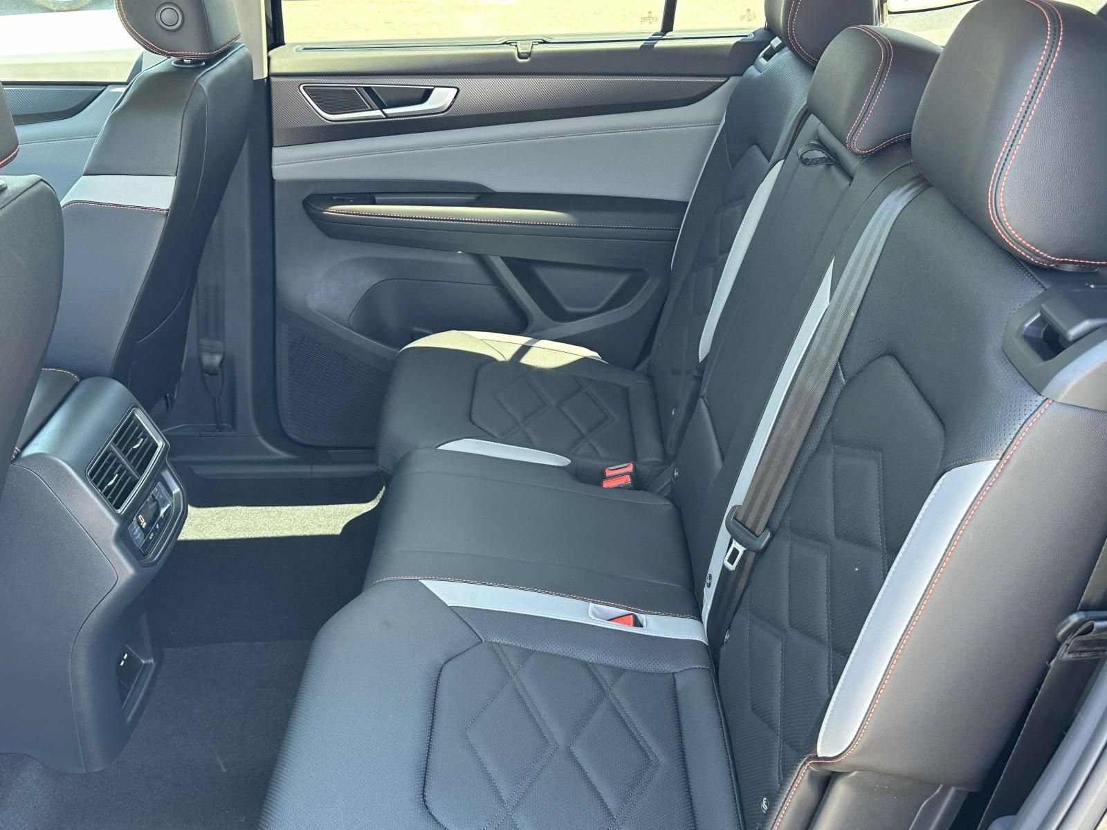 New 2026 Volkswagen Atlas Peak Edition AWD/4WD image 13