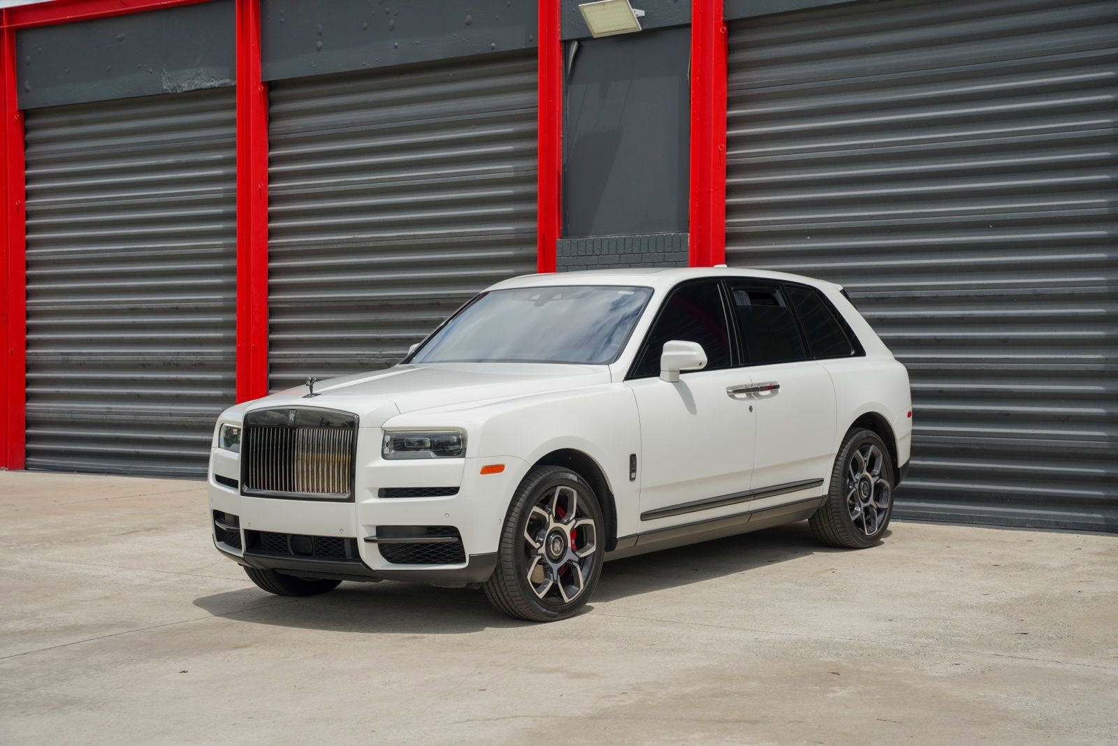 Used 2022 Rolls-Royce Cullinan Black Badge image 1