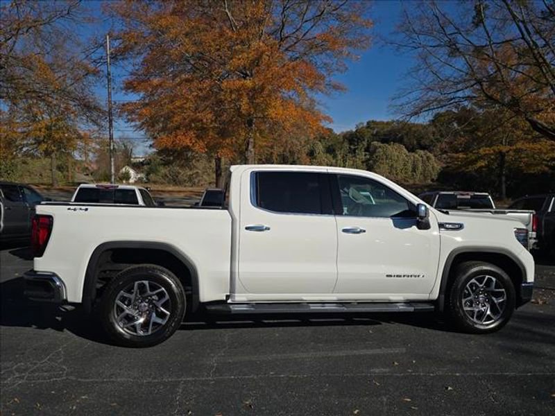 New 2026 GMC Sierra 1500 SLT image 2