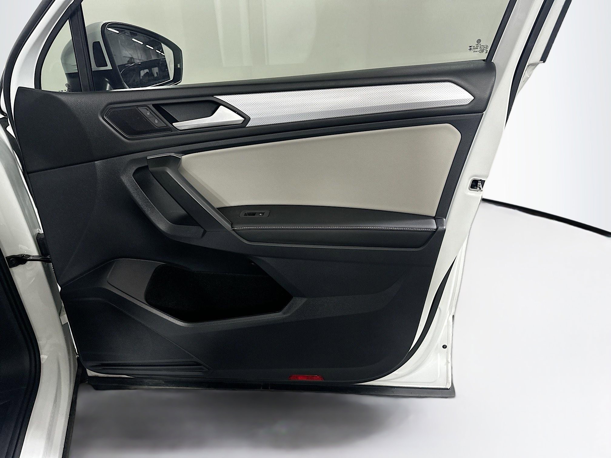 Used 2024 Volkswagen Tiguan S image 30