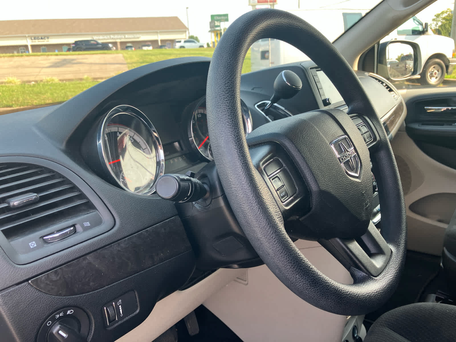 Used 2019 Dodge Grand Caravan SE FWD image 9