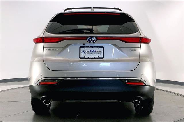 Used 2024 Toyota Venza XLE image 3