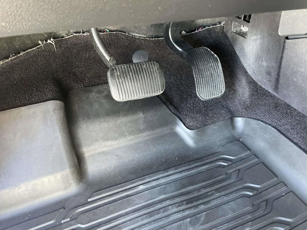 Used 2017 Ford F150 XLT w/ Equipment Group 302A Luxury AWD/4WD image 14