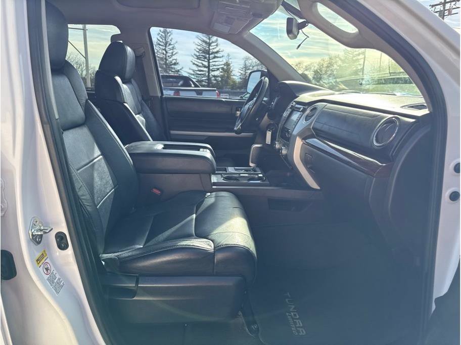 Used 2015 Toyota Tundra Limited w/ Limited Premium Package AWD/4WD image 19