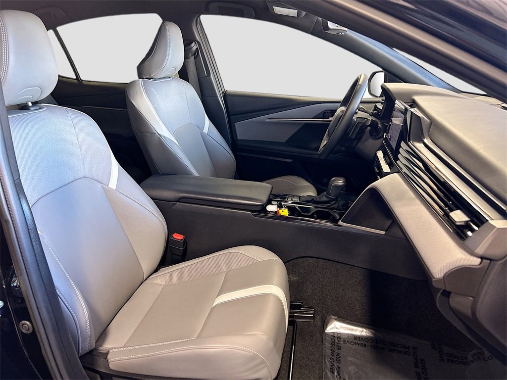 Used 2025 Toyota Camry SE w/ Convenience Package image 24