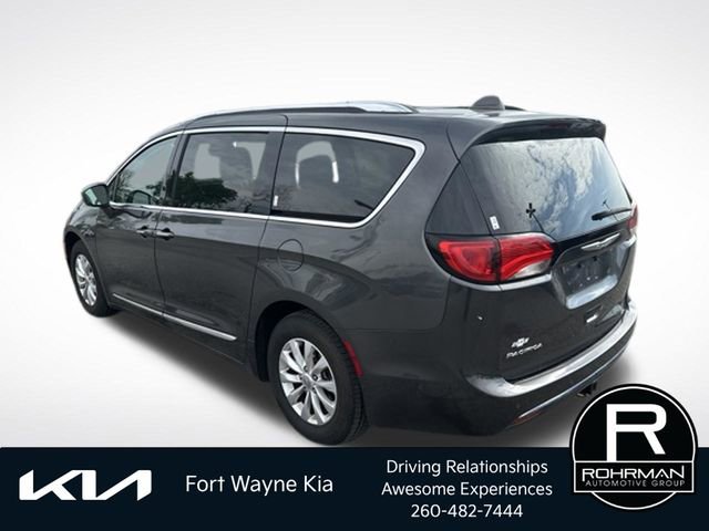 Used 2018 Chrysler Pacifica Touring-L Plus FWD image 3