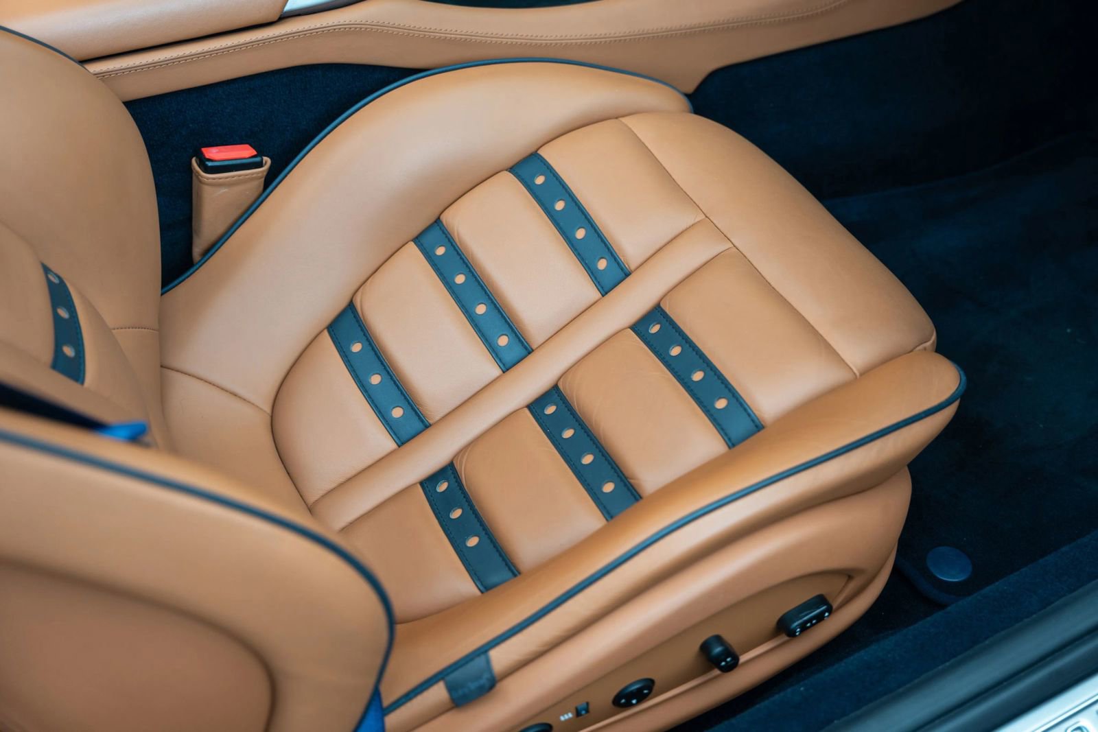 Used 2010 Ferrari California RWD image 47