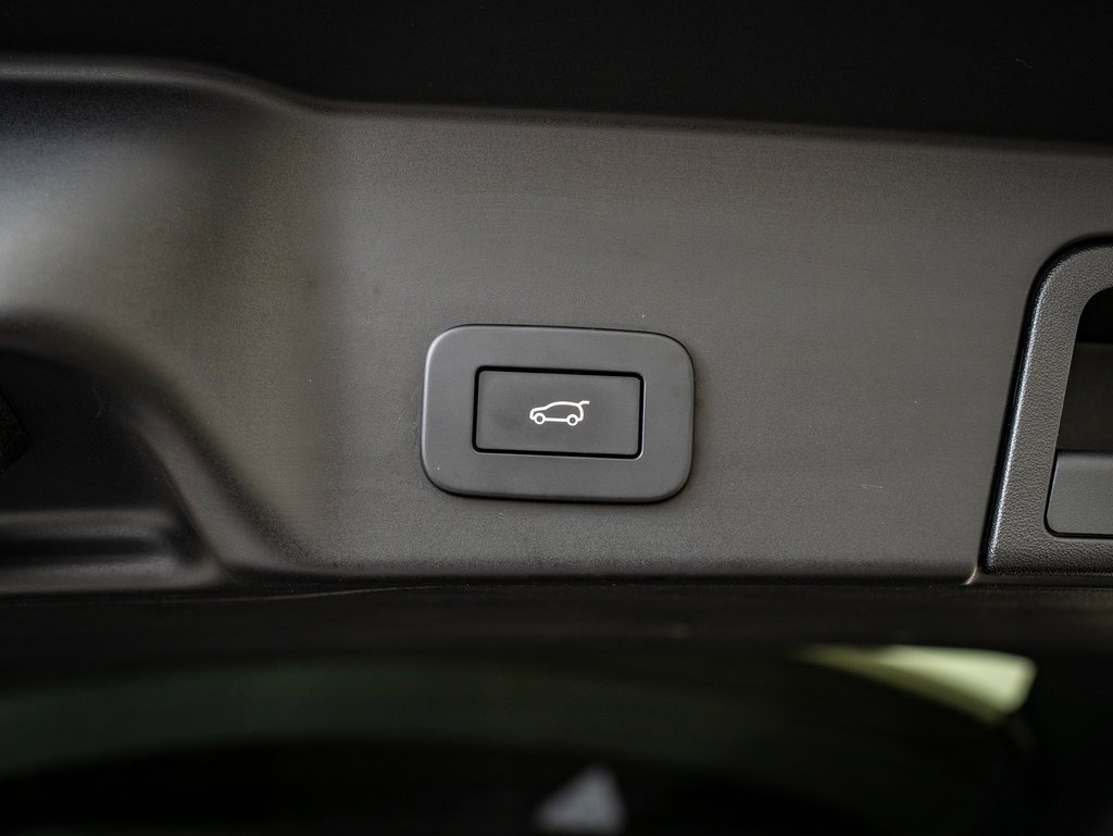 Used 2023 Land Rover Range Rover Evoque R-Dynamic SE image 17