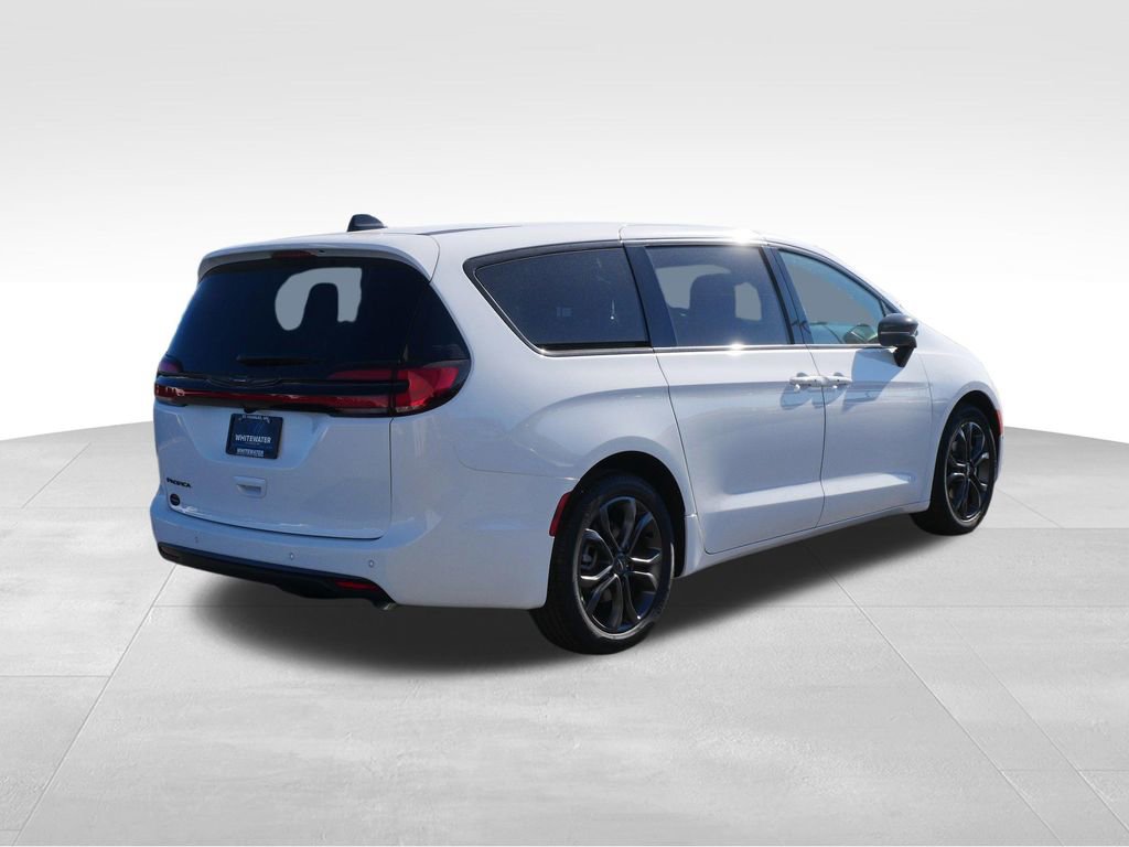 New 2026 Chrysler Pacifica Select image 2