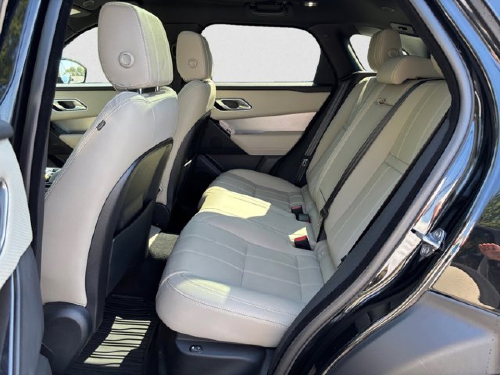 Certified 2021 Land Rover Range Rover Velar R-Dynamic S image 18