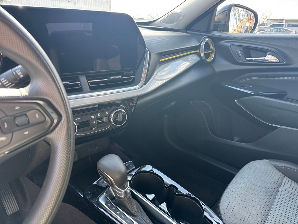 Used 2024 Chevrolet Trax LT image 8